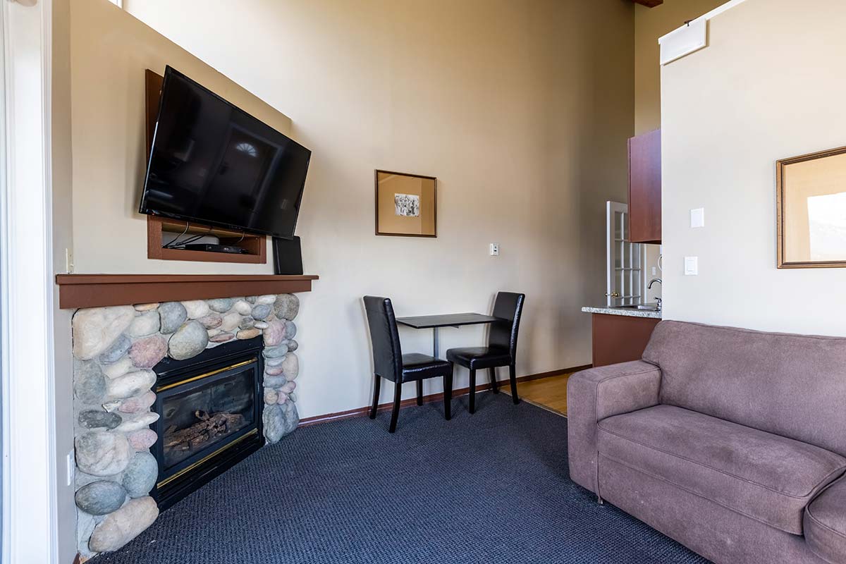 Radium Chalet - Accommodation in Radium Hot Springs, BC